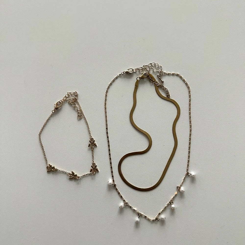SHEIN Gold and White Necklace Set Minimalist Jewelry